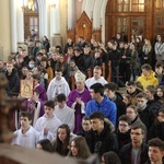 2022.04.01 - W radomskiej katedrze odbyły się rekolekcje wielkopostne dla uczniów z 13 szkół ponadpodstawowych.