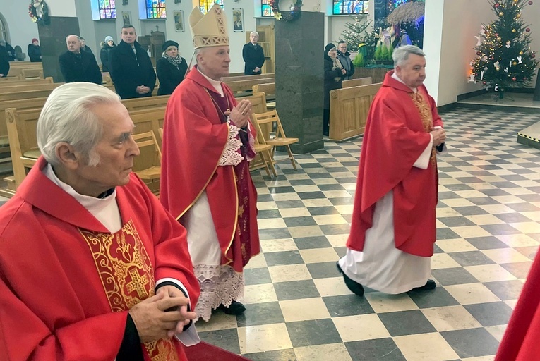 Jubileuszowa Eucharystia sprawowana była w bazylice pw. Matki Bożej Ostrobramskiej.