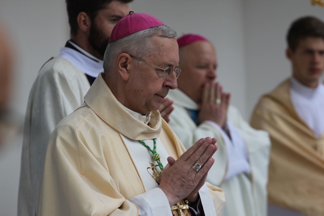 Episkopat Polski apeluje o modlitwę za Benedykta XVI