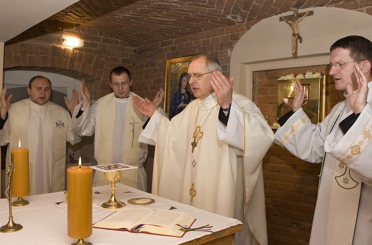 Inauguracja adoracji Najświętszego Sakramentu w Domu Miłosierdzia 