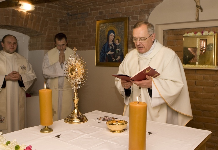 Inauguracja adoracji Najświętszego Sakramentu w Domu Miłosierdzia 