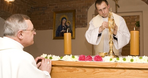 Inauguracja adoracji Najświętszego Sakramentu w Domu Miłosierdzia 