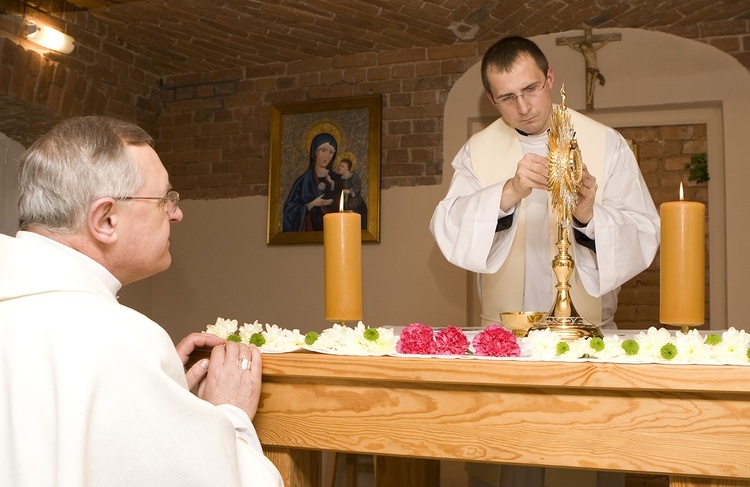 Inauguracja adoracji Najświętszego Sakramentu w Domu Miłosierdzia 