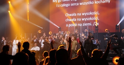 Betlejem w Spodku: artyści z publicznością zaśpiewali Nowonarodzonemu