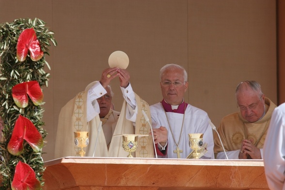 Msza św. za zmarłego papieża seniora