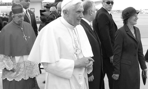 Kard. Nycz o Benedykcie XVI: Wierzę, że patrzy na nas z Domu Ojca
