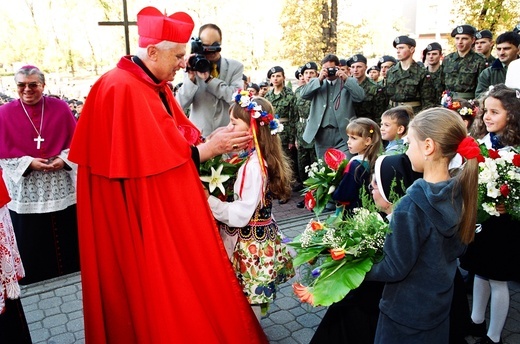 Kard. Joseph Ratzinger w 2000 r. w Oleśnicy