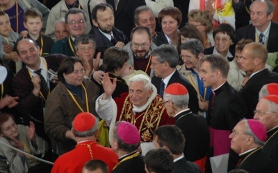 Benedykt XVI w krakowskich Łagiewnikach w maju 2006 r.