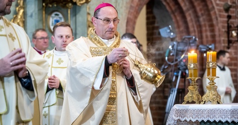 Abp Polak: dziękujemy za życie Mikołaja Kopernika i jego twórczą pracę