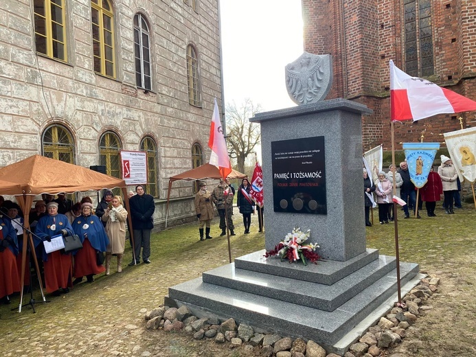 Modlitwa za Ojczyznę i poświęcenie pomnika w Ośnie Lubuskim