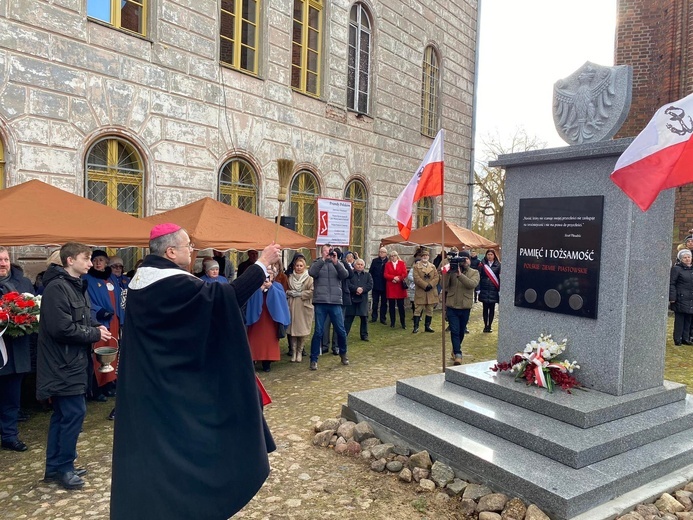 Modlitwa za Ojczyznę i poświęcenie pomnika w Ośnie Lubuskim