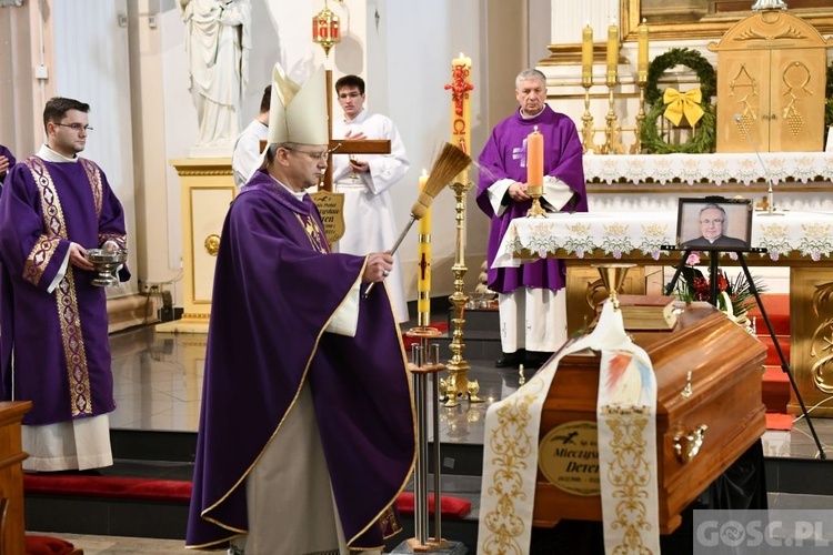 Międzyrzecz. Pogrzeb śp. ks. prałata Mieczysława Derenia