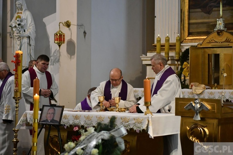 Międzyrzecz. Pogrzeb śp. ks. prałata Mieczysława Derenia
