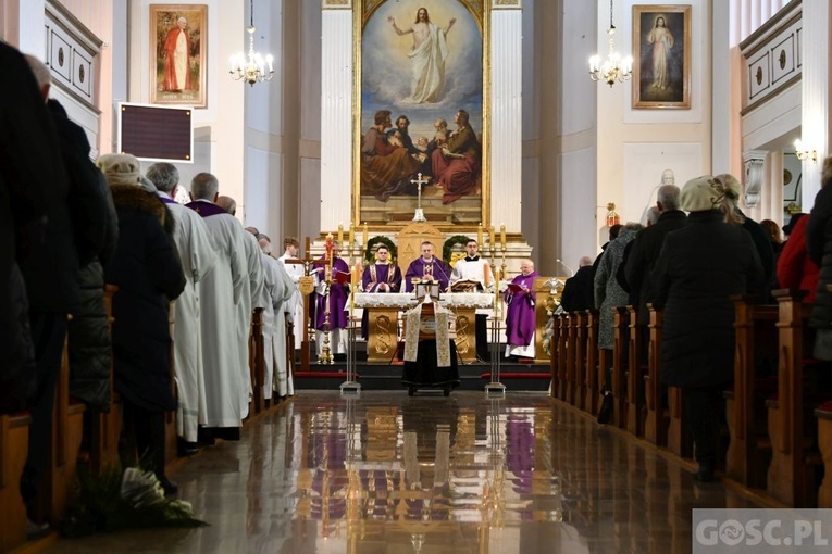 Międzyrzecz. Pogrzeb śp. ks. prałata Mieczysława Derenia