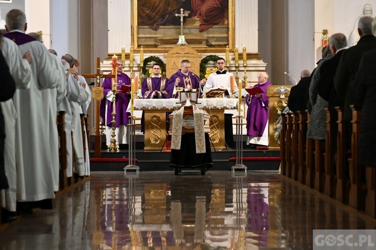Międzyrzecz. Pogrzeb śp. ks. prałata Mieczysława Derenia