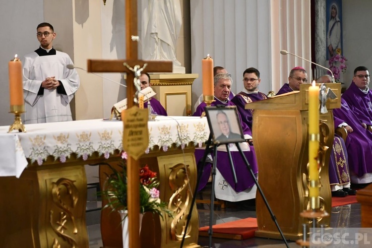 Międzyrzecz. Pogrzeb śp. ks. prałata Mieczysława Derenia