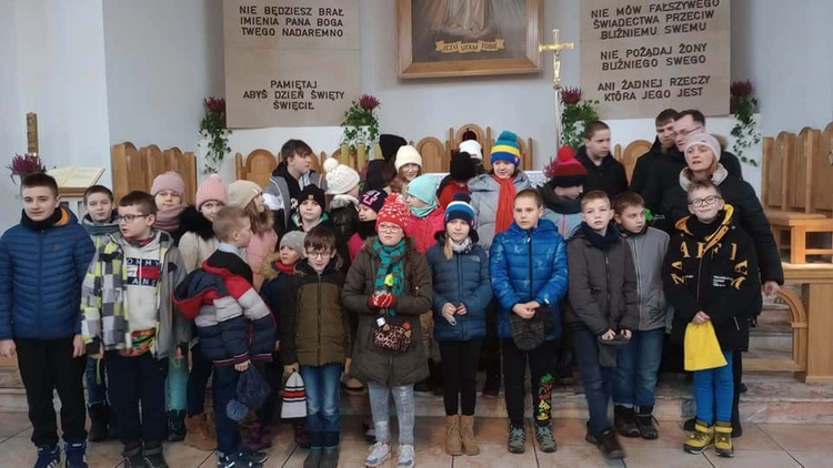 Z wałbrzyskiej kolegiaty zabrali dzieci do Kudowy-Zdroju