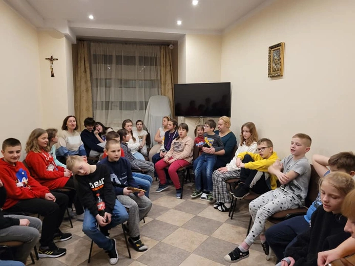 Z wałbrzyskiej kolegiaty zabrali dzieci do Kudowy-Zdroju