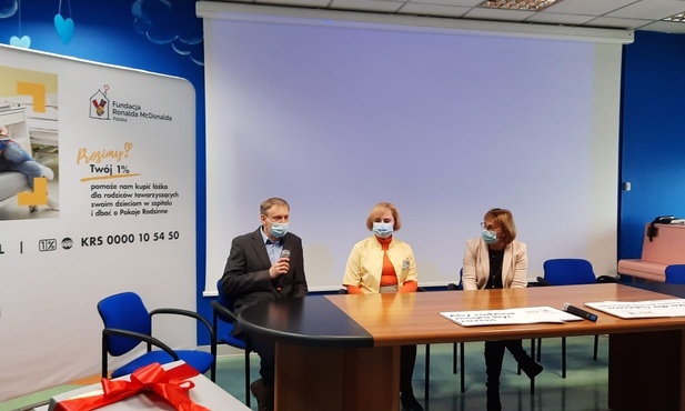 Katowice. Łóżka dla rodziców małych pacjentów Górnośląskiego Centrum Zdrowia Dziecka