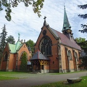 Kaplica w świerklanieckim parku