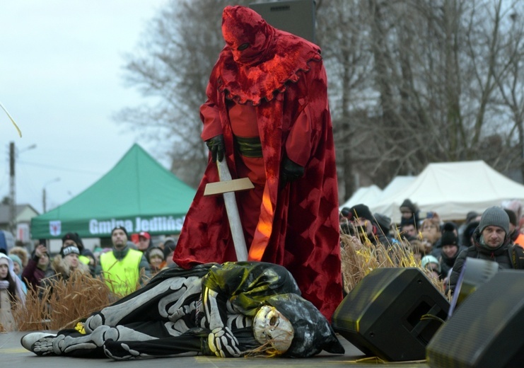 Zanim kat ściął Śmierć, wygłosił mowę nawołującą rodziców do rzetelnego i bogobojnego wychowania młodych.