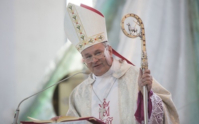 Bp Janocha o Kijowie: Bóg jest w jego wnętrzu, dlatego się nie zachwieje