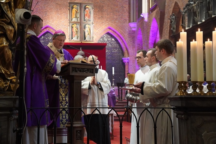 Środa Popielcowa w katedrze wrocławskiej