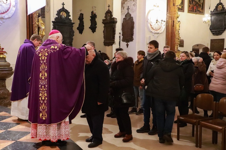 Środa Popielcowa w łowickiej katedrze