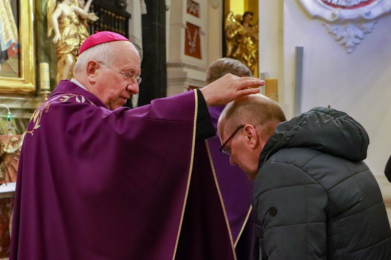 Środa Popielcowa w łowickiej katedrze