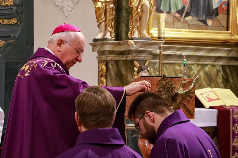 Środa Popielcowa w łowickiej katedrze