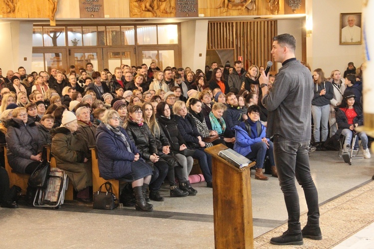 Modlitwa o uzdrowienie z udziałem Marcina Zielińskiego na Poczekajce