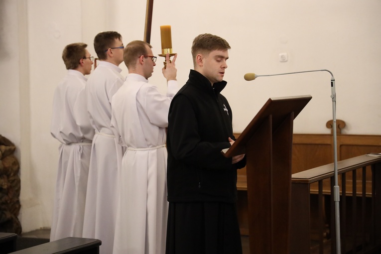 Modlitwa za zranionych w Kościele