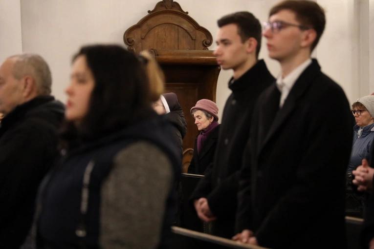 Modlitwa za zranionych w Kościele