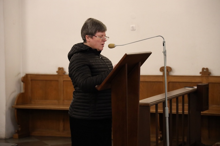 Modlitwa za zranionych w Kościele