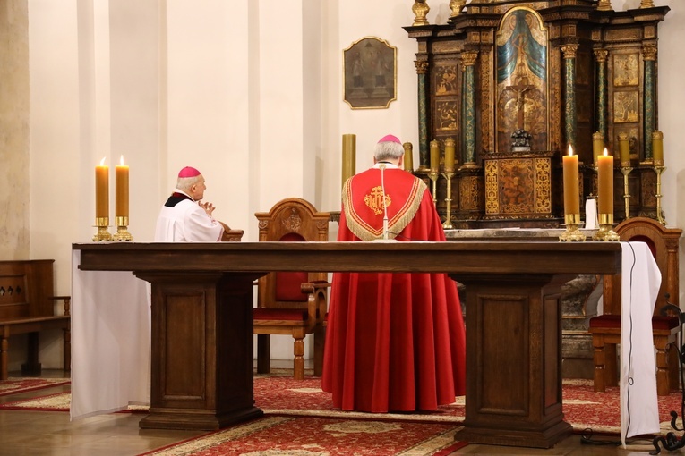 Modlitwa za zranionych w Kościele