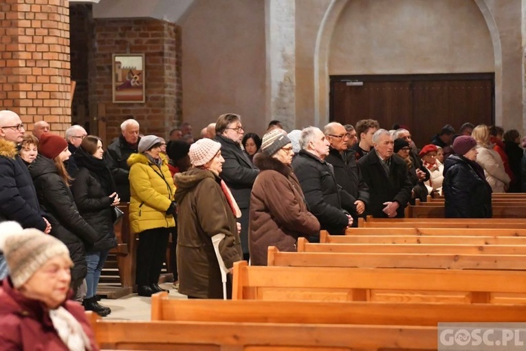 Głogów. Poświęcenie Drogi Krzyżowej i modlitwa o pokój na Ukrainie