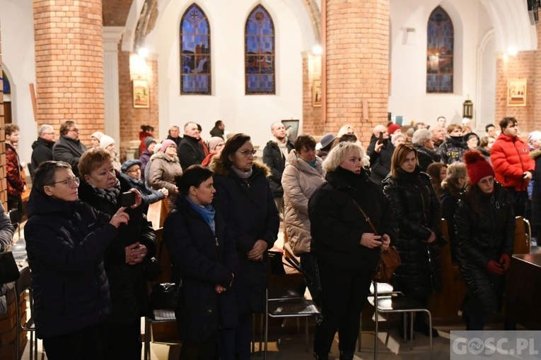 Głogów. Poświęcenie Drogi Krzyżowej i modlitwa o pokój na Ukrainie