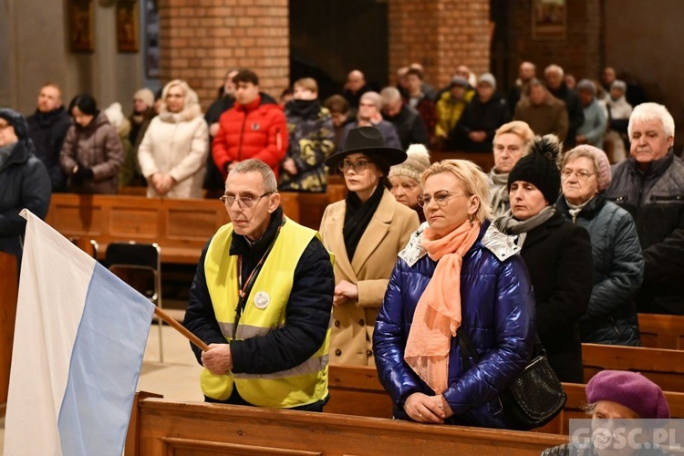 Głogów. Poświęcenie Drogi Krzyżowej i modlitwa o pokój na Ukrainie