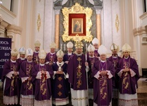 Abp Mokrzycki: modlitwa i post przywrócą pokój w Ukrainie i w naszych sercach