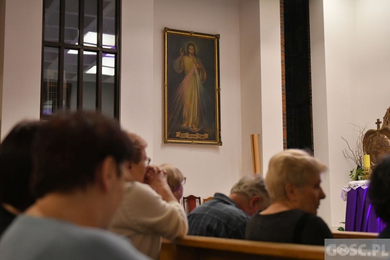 Rekolekcje dla parafialnych zespołów Caritas w Głogowie