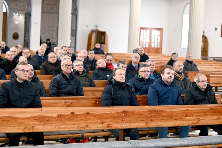 Kłodzko. Wielkopostny dzień skupienia dla nadzwyczajnych szafarzy Komunii Świętej