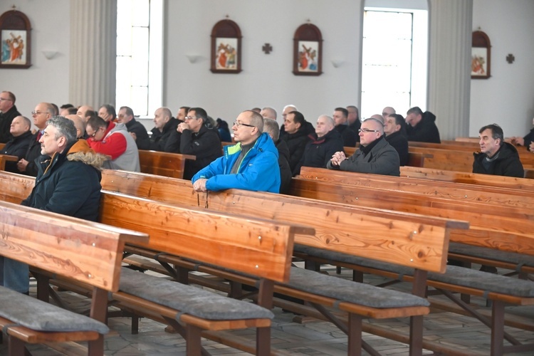 Kłodzko. Wielkopostny dzień skupienia dla nadzwyczajnych szafarzy Komunii Świętej