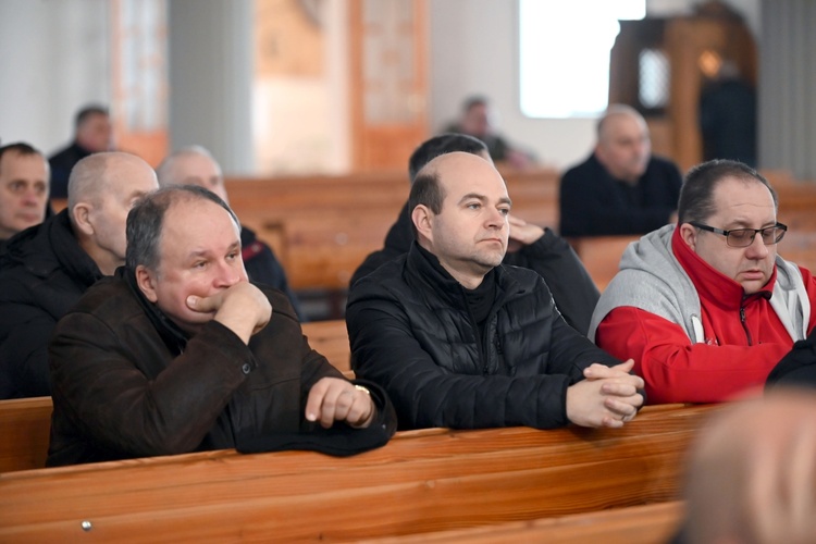 Kłodzko. Wielkopostny dzień skupienia dla nadzwyczajnych szafarzy Komunii Świętej