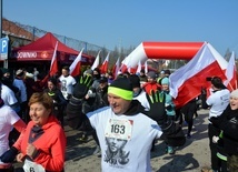 W biegach i marszu bierze udział kilkuset zawodników. 