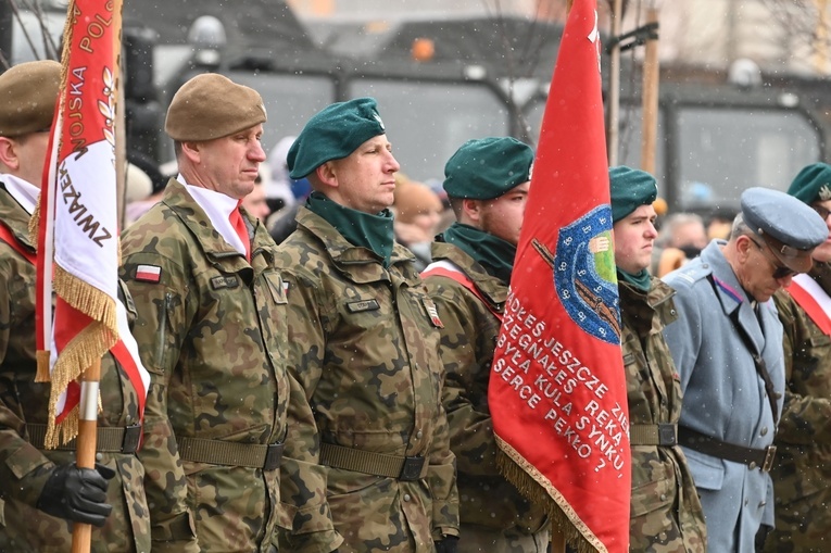 Dzierżoniów. Msza św. i uroczysta przysięga Wojsk Obrony Terytorialnej (WOT)