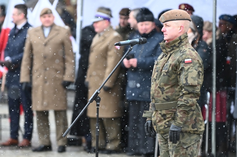 Dzierżoniów. Msza św. i uroczysta przysięga Wojsk Obrony Terytorialnej (WOT)
