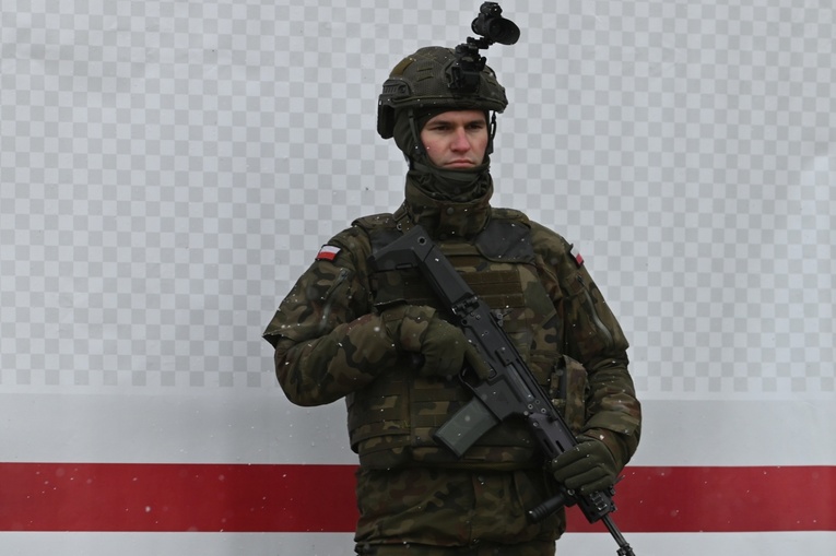 Dzierżoniów. Msza św. i uroczysta przysięga Wojsk Obrony Terytorialnej (WOT)