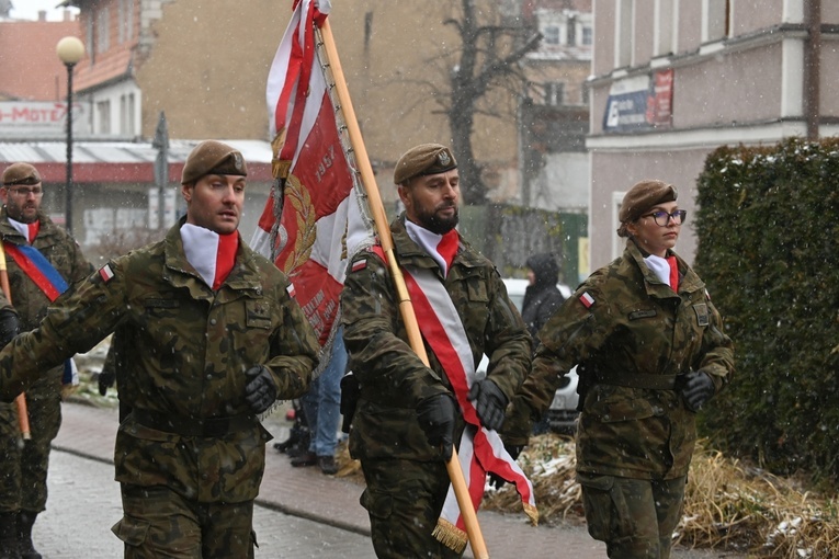 Dzierżoniów. Msza św. i uroczysta przysięga Wojsk Obrony Terytorialnej (WOT)