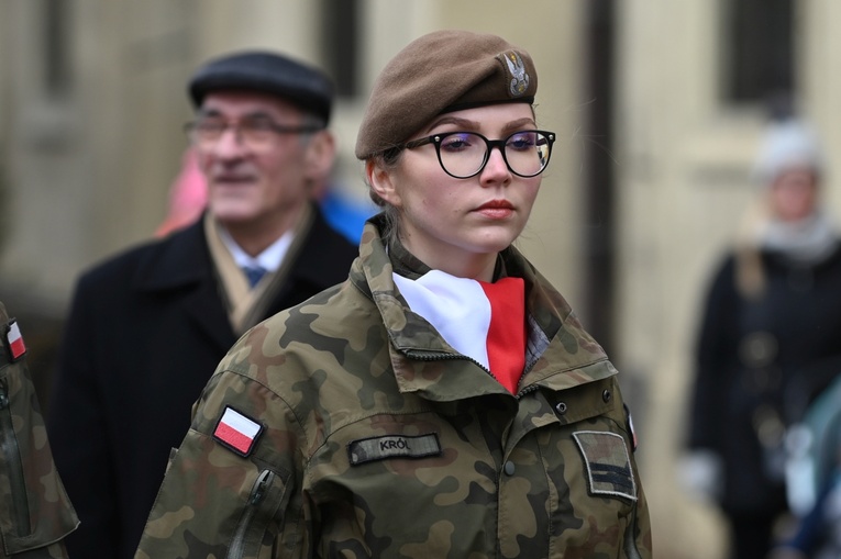 Dzierżoniów. Msza św. i uroczysta przysięga Wojsk Obrony Terytorialnej (WOT)