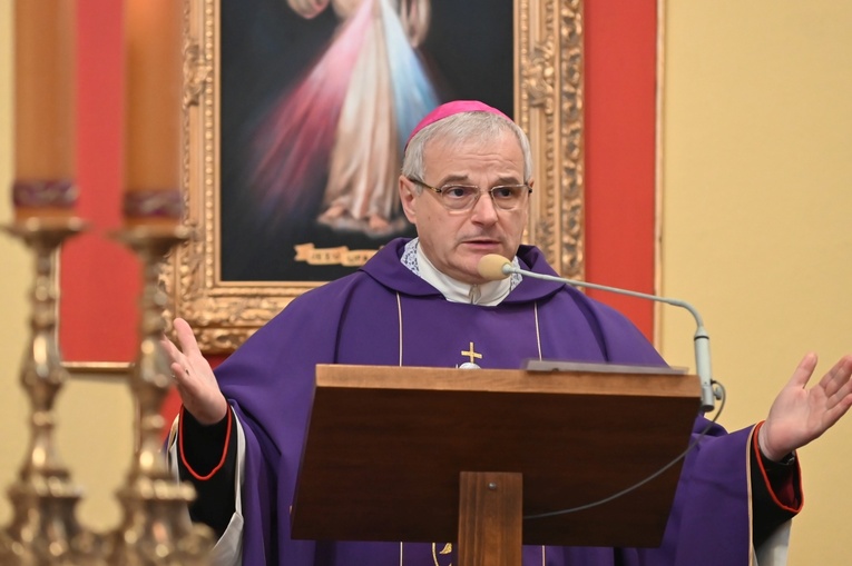 Dzierżoniów. Msza św. i uroczysta przysięga Wojsk Obrony Terytorialnej (WOT)